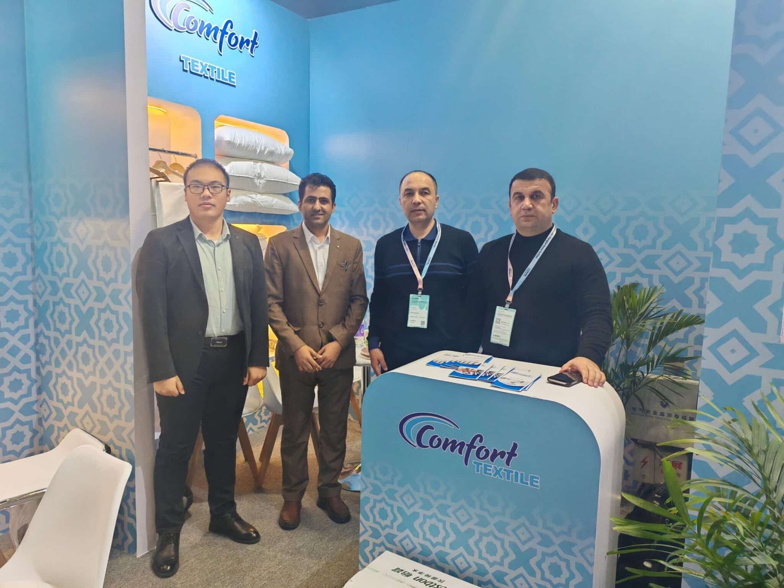 Zhonghengfeng international business team at exhibition
